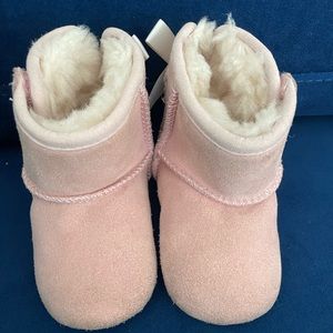INFANT UGGS PINK SIZE 2/3